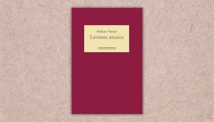 Lavoura arcaica, escrito por Raduan Nassar, surge como um marco na literatura brasileira. Publicado em 1975, o livro encanta pela linguagem única e pela intensidade emocional que atravessa suas páginas. Ele mergulha o leitor em um universo onde a prosa se mistura à poesia, criando uma experiência que vai além da simples leitura. A narrativa, densa e cheia de simbolismos, exige atenção, mas recompensa com uma profundidade rara. É um texto que pulsa, desafia e provoca reflexões sobre família, desejo e liberdade. Lavoura arcaica